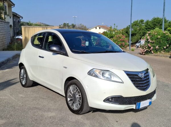 Lancia Ypsilon