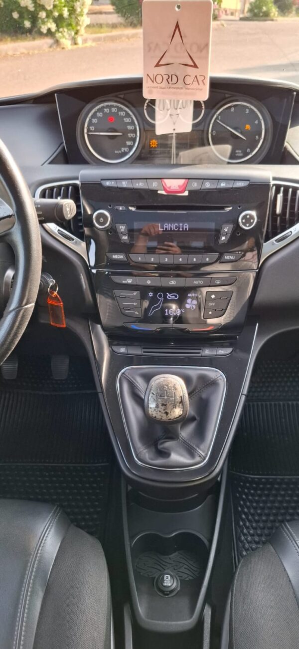 Lancia Ypsilon - immagine 12