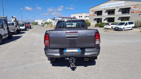 Toyota Hilux - immagine 6