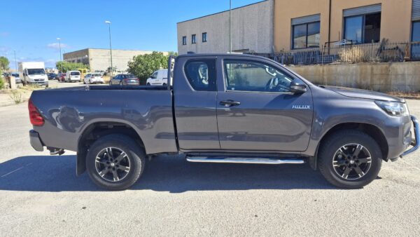 Toyota Hilux - immagine 8
