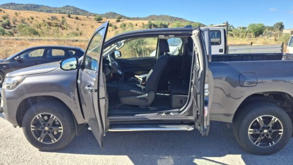 Toyota Hilux - immagine 9
