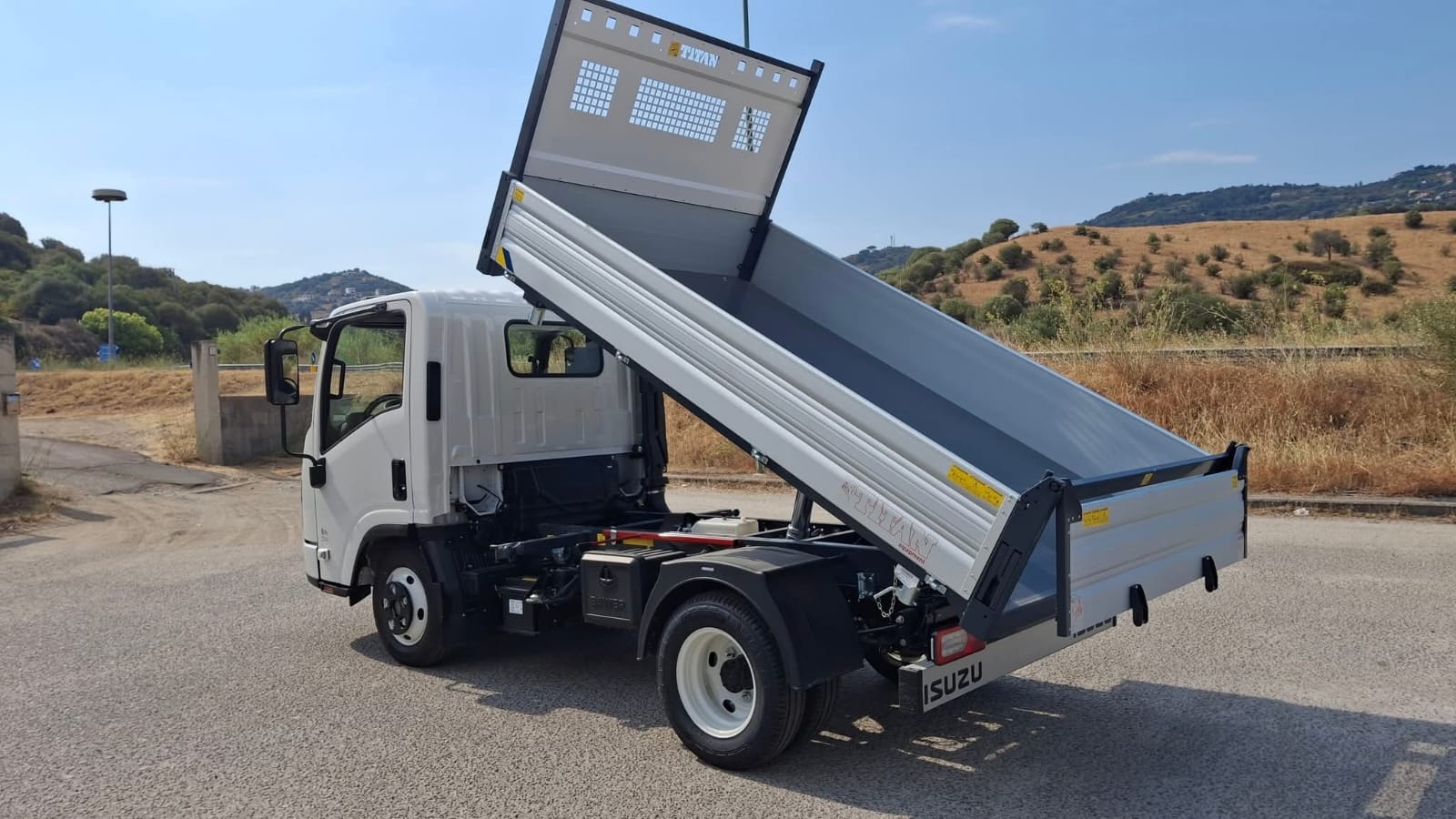 Isuzu NPR/NKR - immagine 4