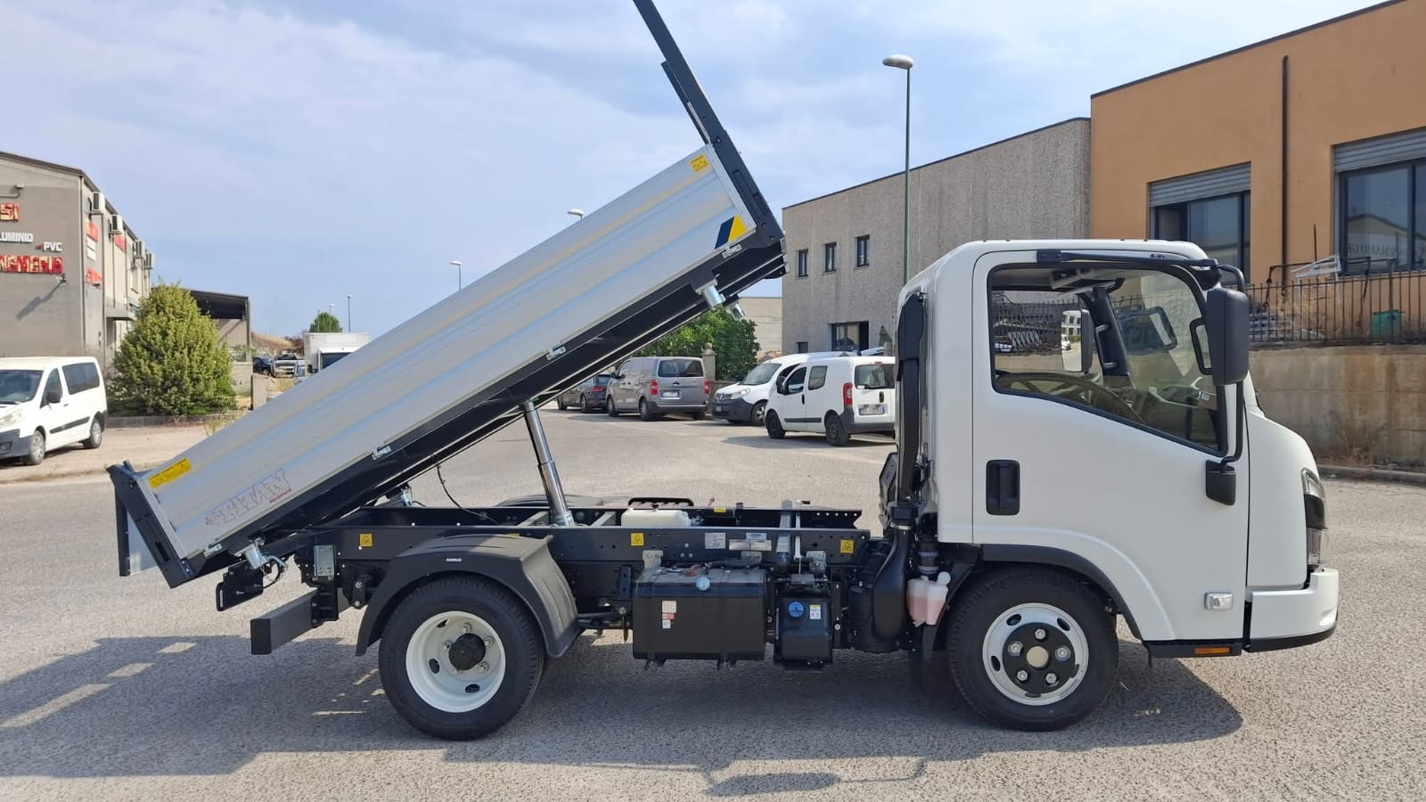 Isuzu NPR/NKR - immagine 6